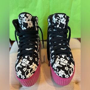 JC Play Platform Sneakers Size 7 Black Floral Pink Sole Retro Kawaii Skate Vibes
